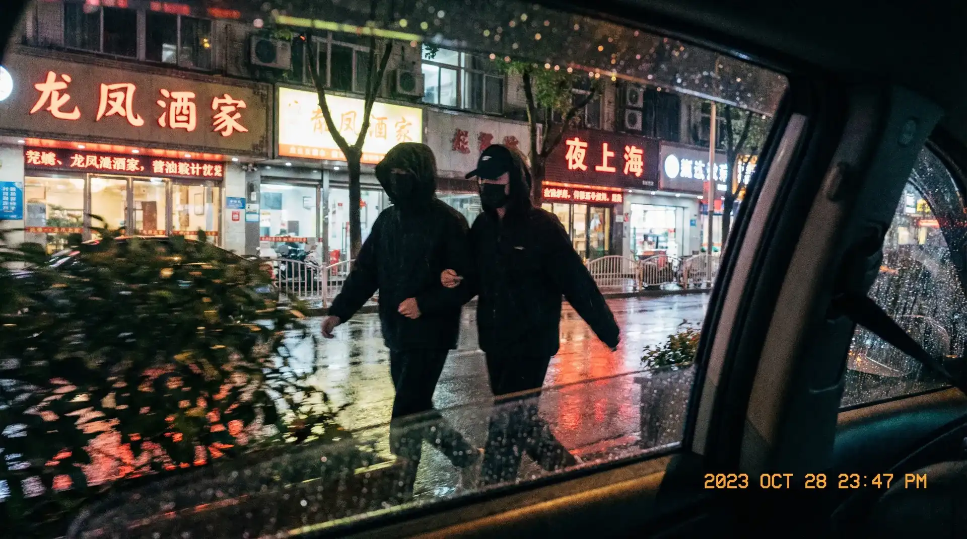 银河Galaxy平台 - 顶流明星深夜密会现场抓拍照片